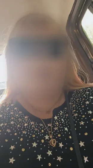 Elina, 25