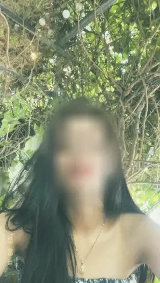 Elli, 24