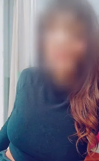 Julia, 33