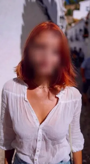 Julia, 30