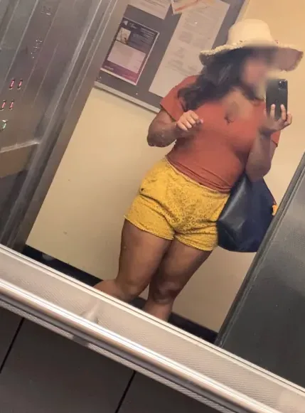 Laura, 34