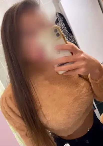 Sara, 27